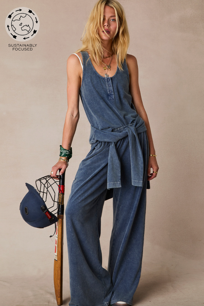 Soho Tokio Wide Leg Pant - Denim, by The Upside

Soft cotton, easy lines, a pant that moves with you season to season

Wide leg pant with high rise waist
Soft brushed recycled cotton fabrication in washed blue denim
Soft encased elasticated waistband
Front pockets in side seams
Embroidered arrow logo at back
Please refer to studio images for accurate colour of garment