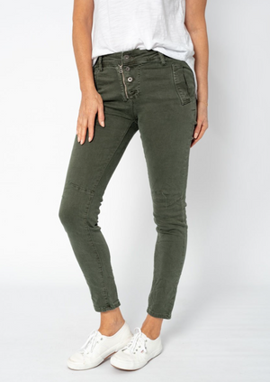 Italian Star Classic Button Jeans - Military  You'll love these Italian star button jeans for their versatility, style and comfort   Your favourite everyday jean that can be dressed up or down.  Features:   Mid-rise Slim leg Zip and button fly  Side pockets Zip back pockets Seam detail at knee Designed to fade