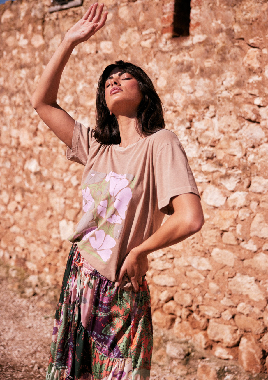 Floral Relaxed Tee - Sand, by Talisman ROUND NECK TEE WITH NECK BAND DROPPED SHOULDER SHORT, BOXY SLEEVE RELAXED FIT HIP LENGTH SCREEN PRINTED GRAPHIC ORGANIC COTTON  Fit:  BUST: XS: 95cm , S: 100cm , M: 105cm , L: 110cm , XL: 115cm HEM: XS: 97cm , S: 102cm , M: 107cm , L: 112cm , XL: 117cm LENGTH: XS: 67cm , S: 68cm , M: 69cm , L: 70cm , XL: 71cm  Fabric + Care:  100% ORGANIC COTTON